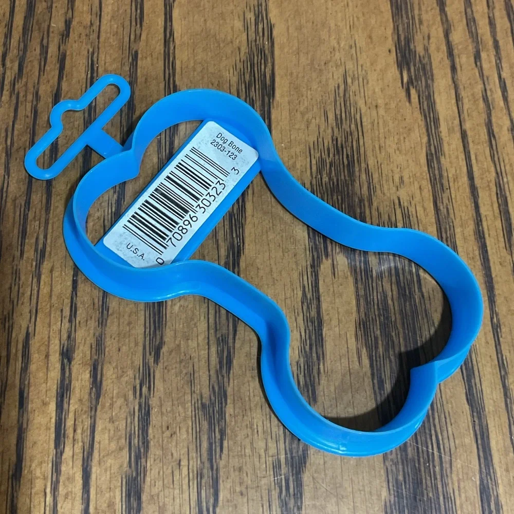 Blue Cookie Cutter with Recipe Cards and Felt Tip Pen Make your own dog treats